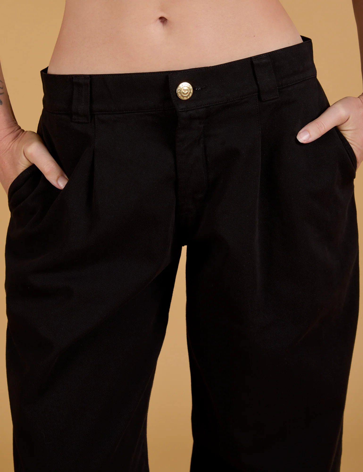 Baggy Mid-Rise Trousers - Basic Black - Image 4