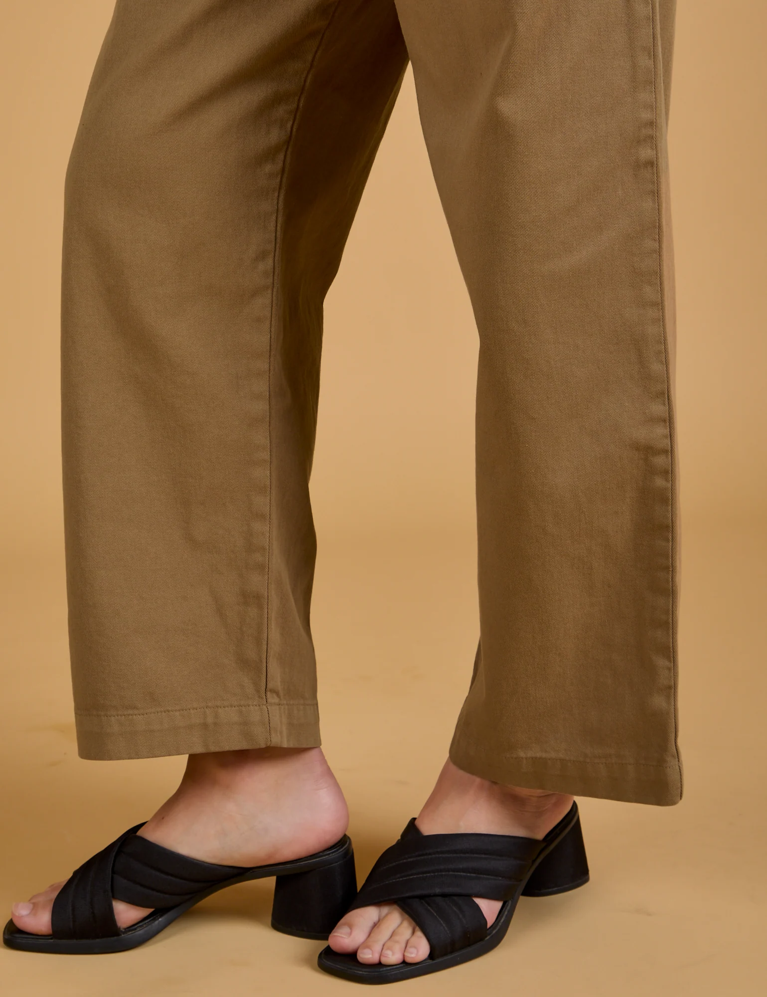 Baggy Mid-Rise Trousers - Desert Brown - Image 23