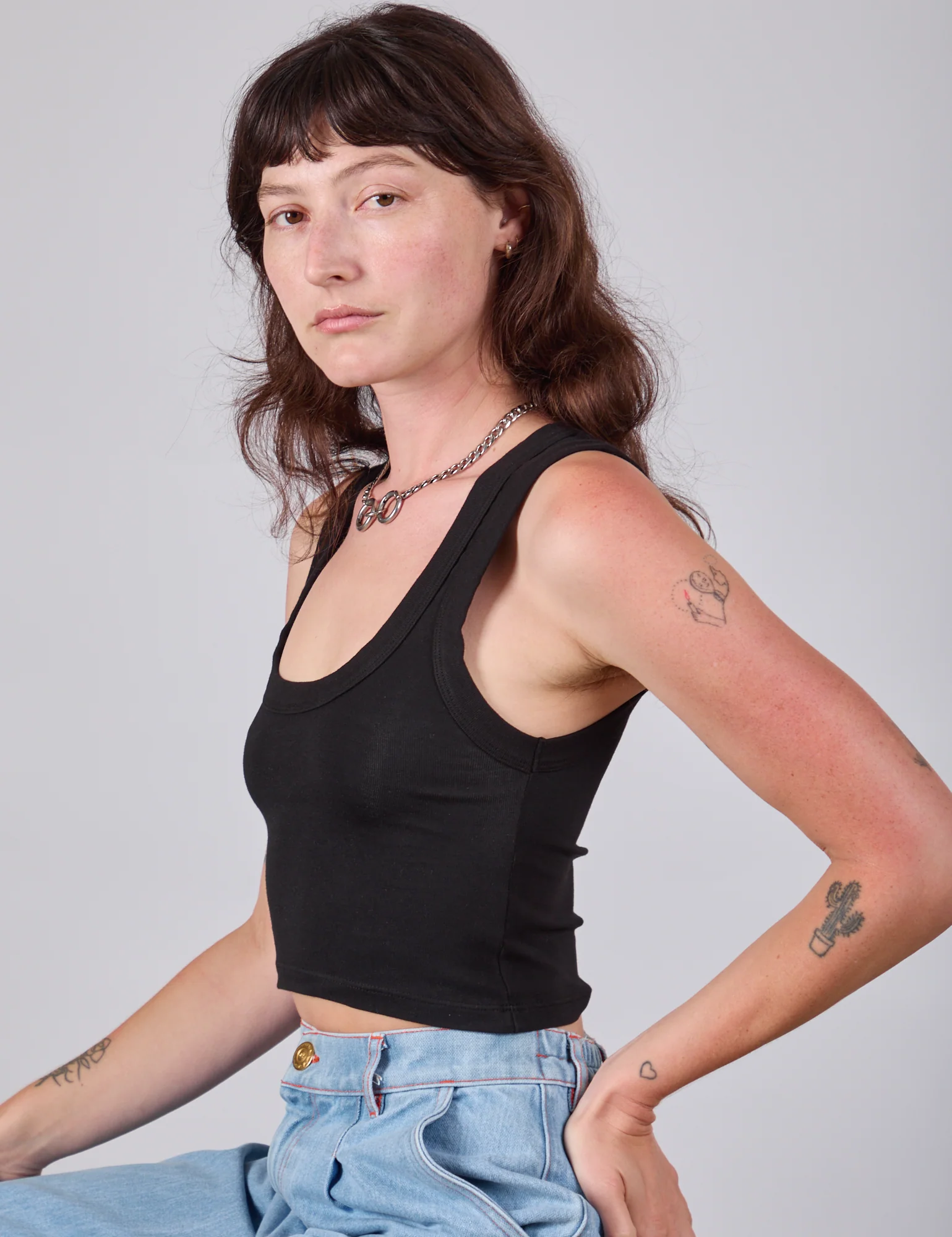 Cropped Tank Top - Basic Black - Image 9